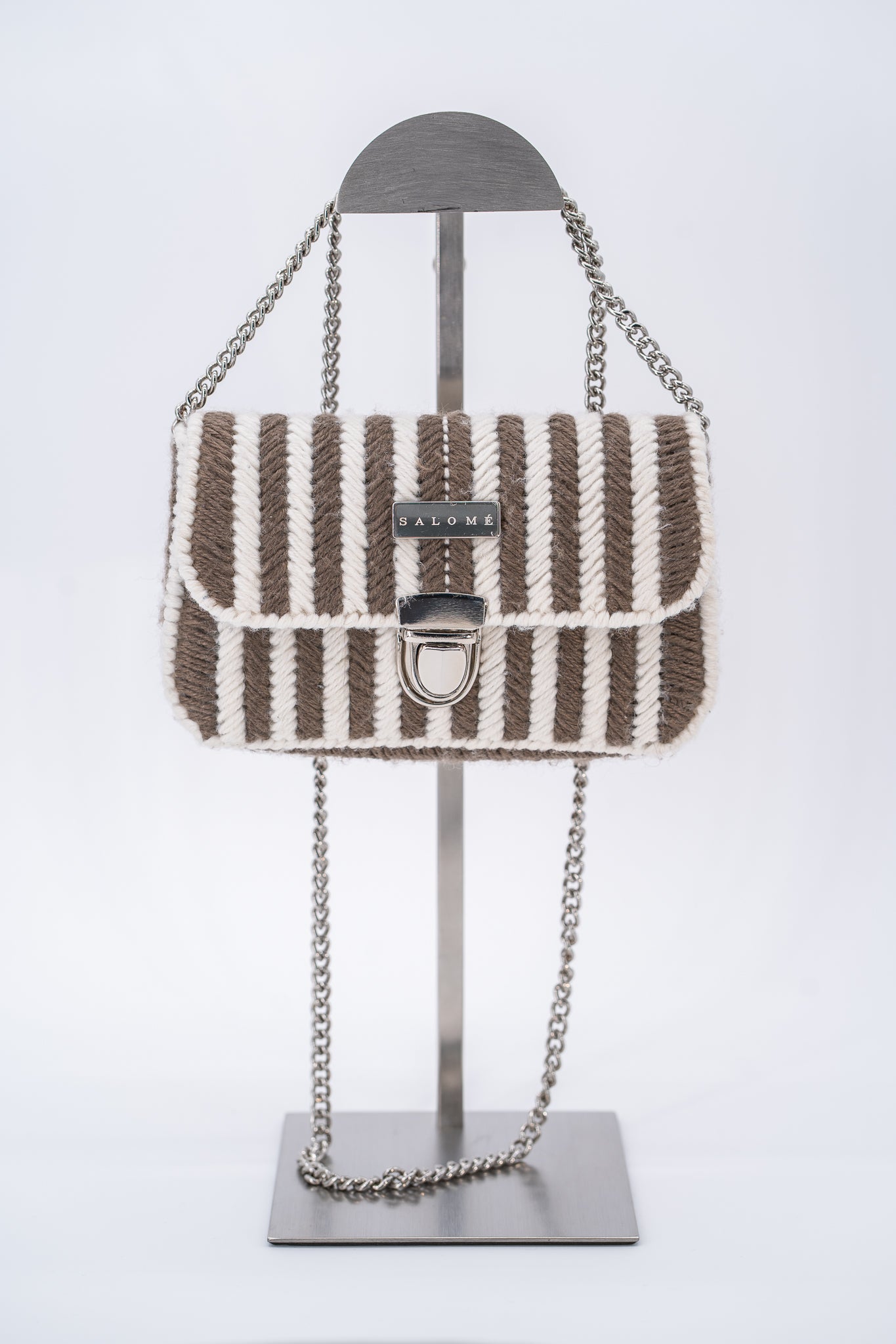 Victoria - brown+white