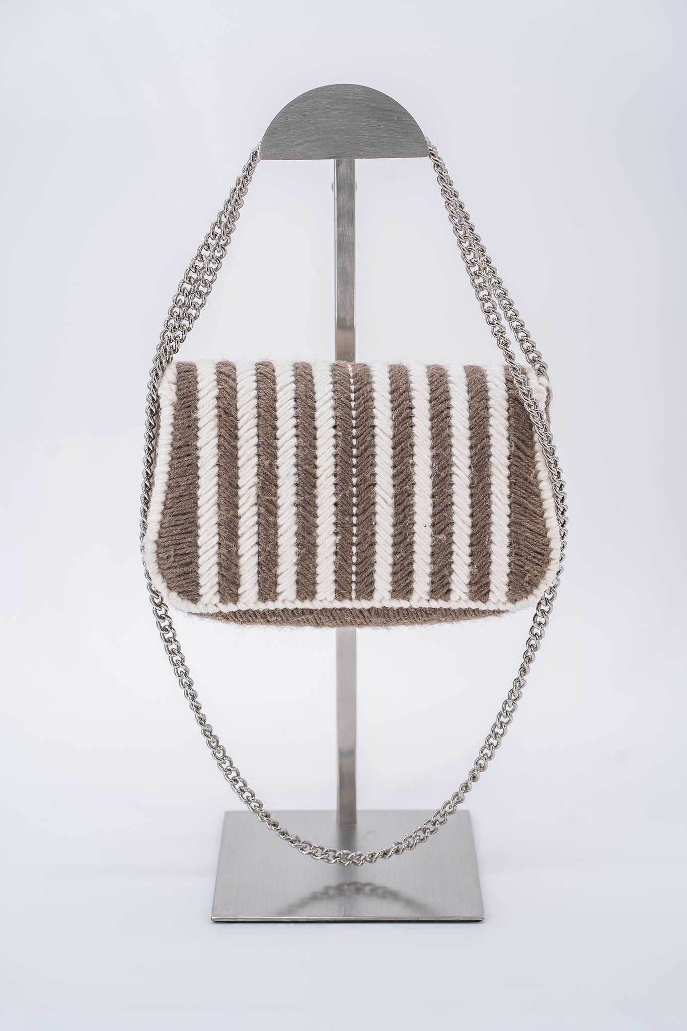 Victoria - brown+white