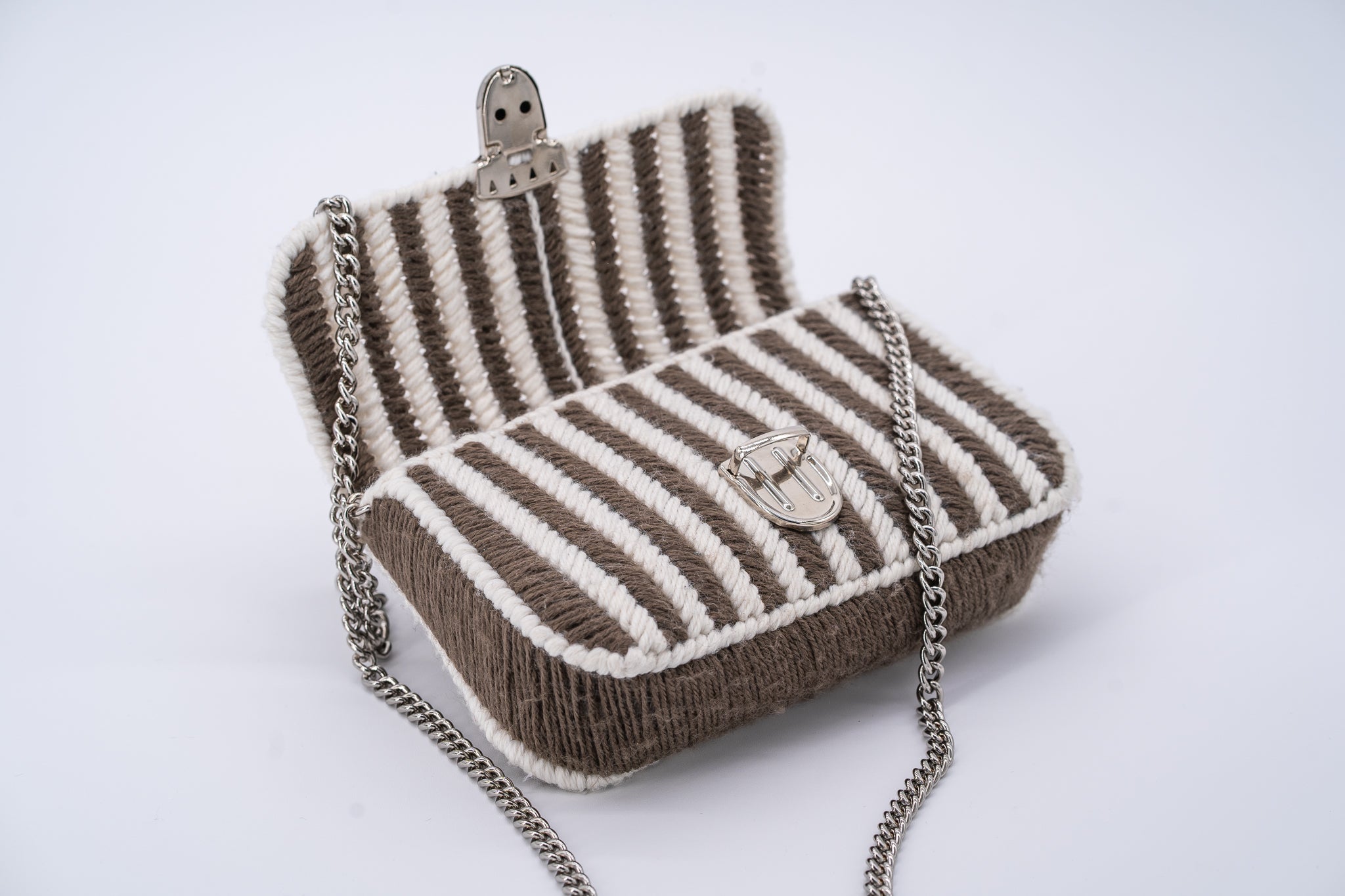 Victoria - brown+white