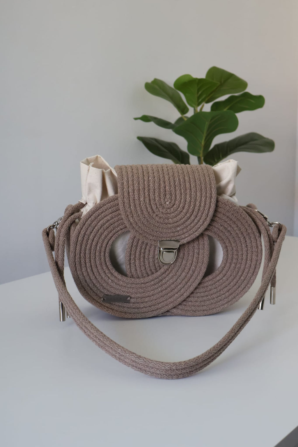 Thea - dark beige