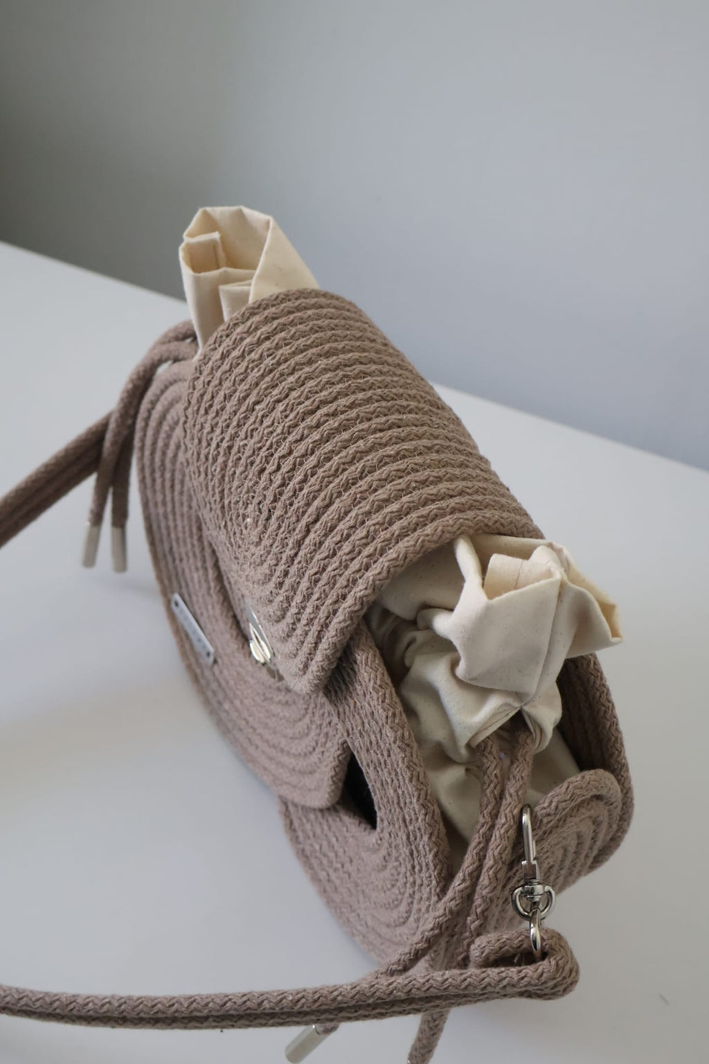 Thea - dark beige